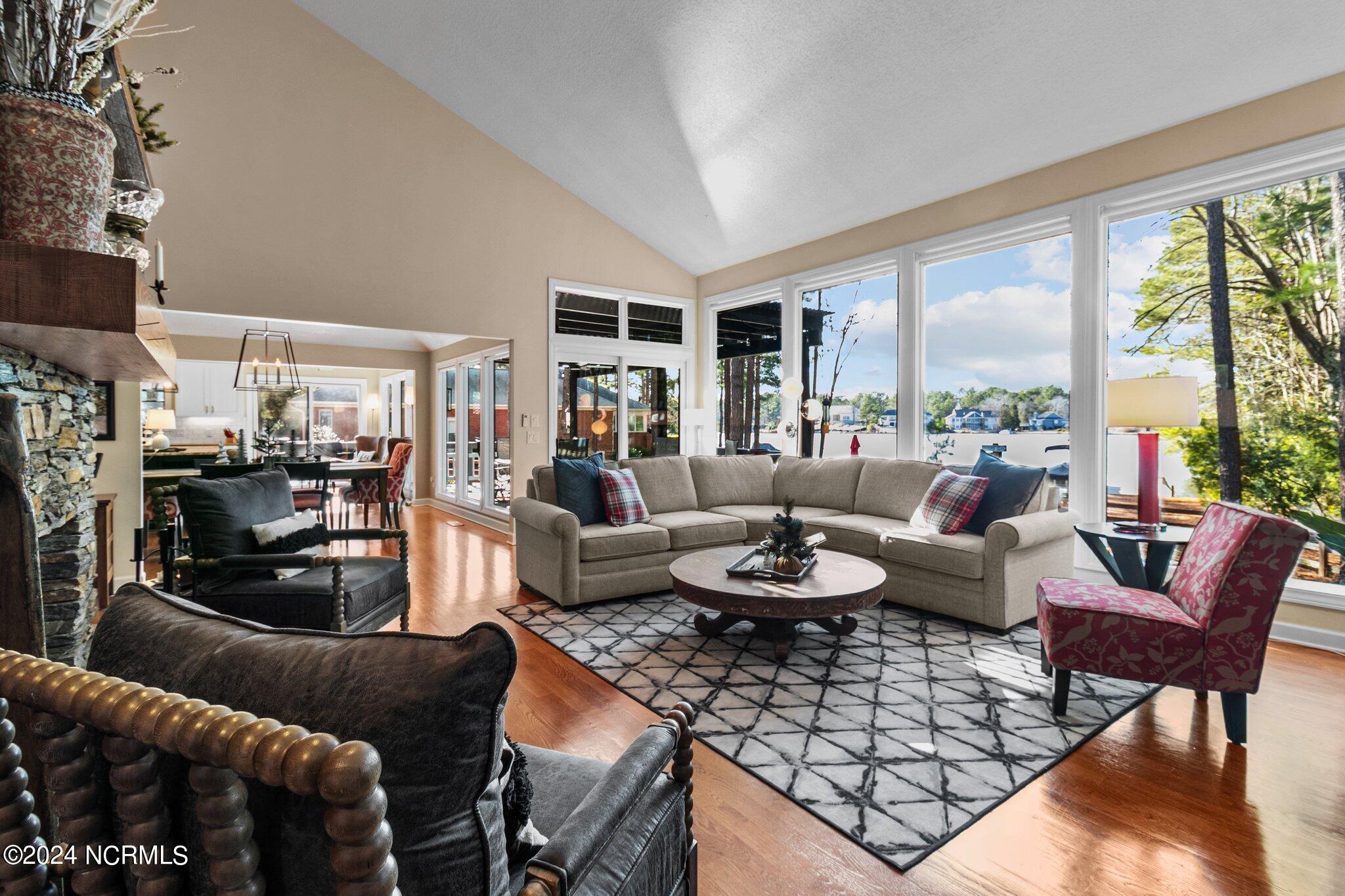 355 Lake Forest Drive SW