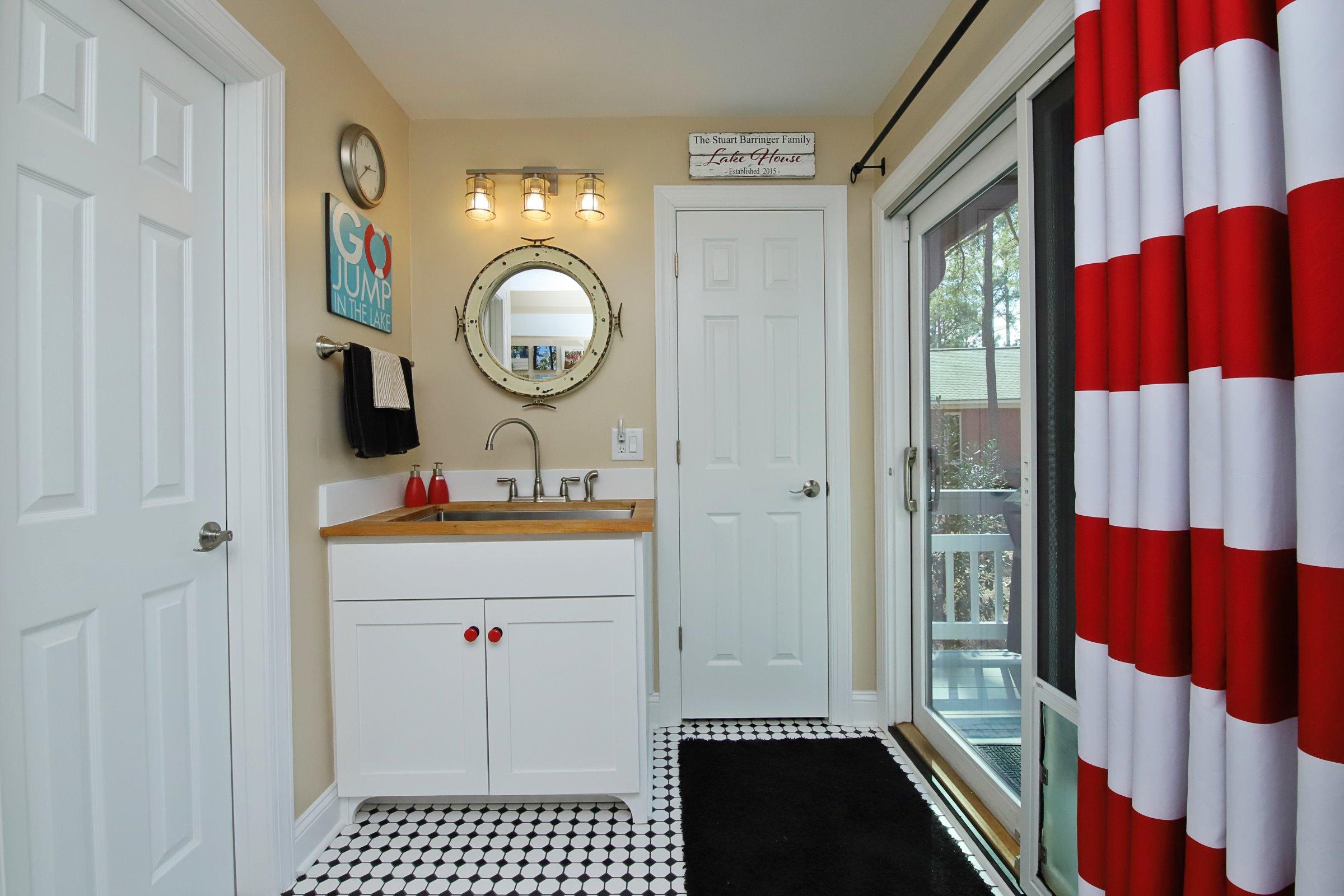 355 Lake Forest Drive SW