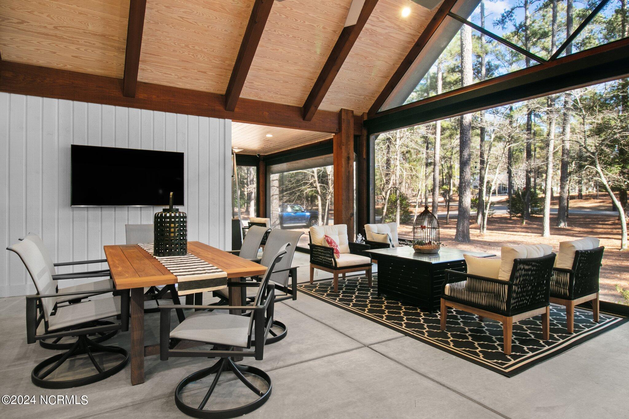 355 Lake Forest Drive SW