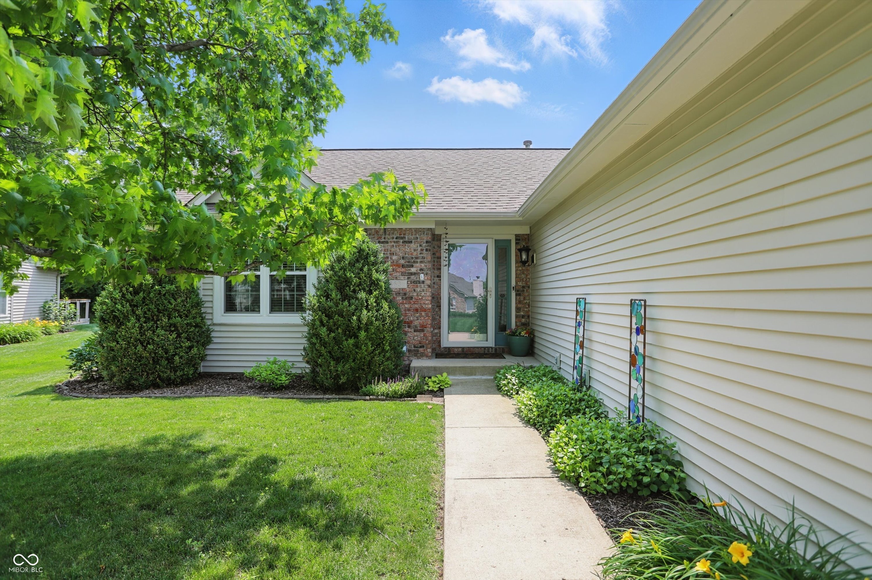 863 Lionshead Lane