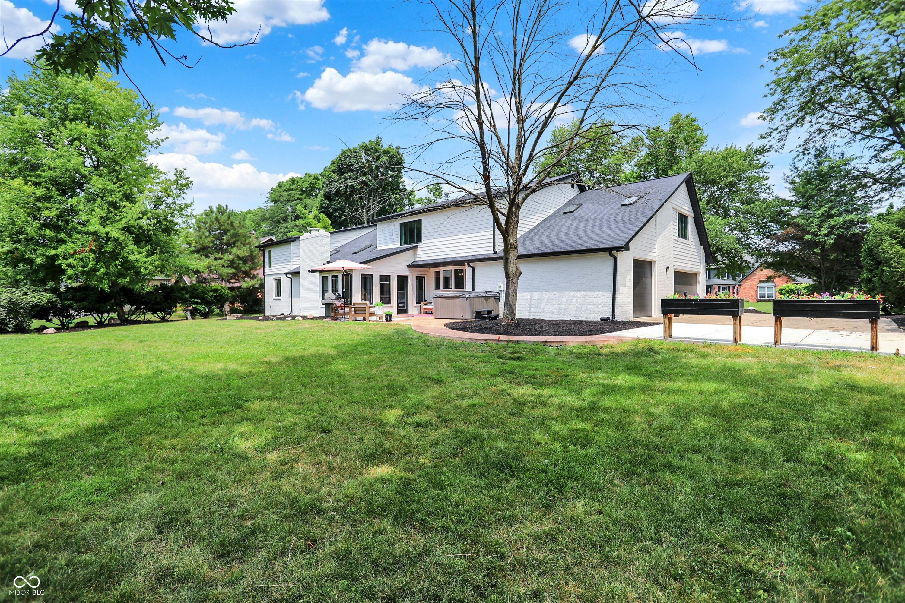 5091 Woodfield Drive