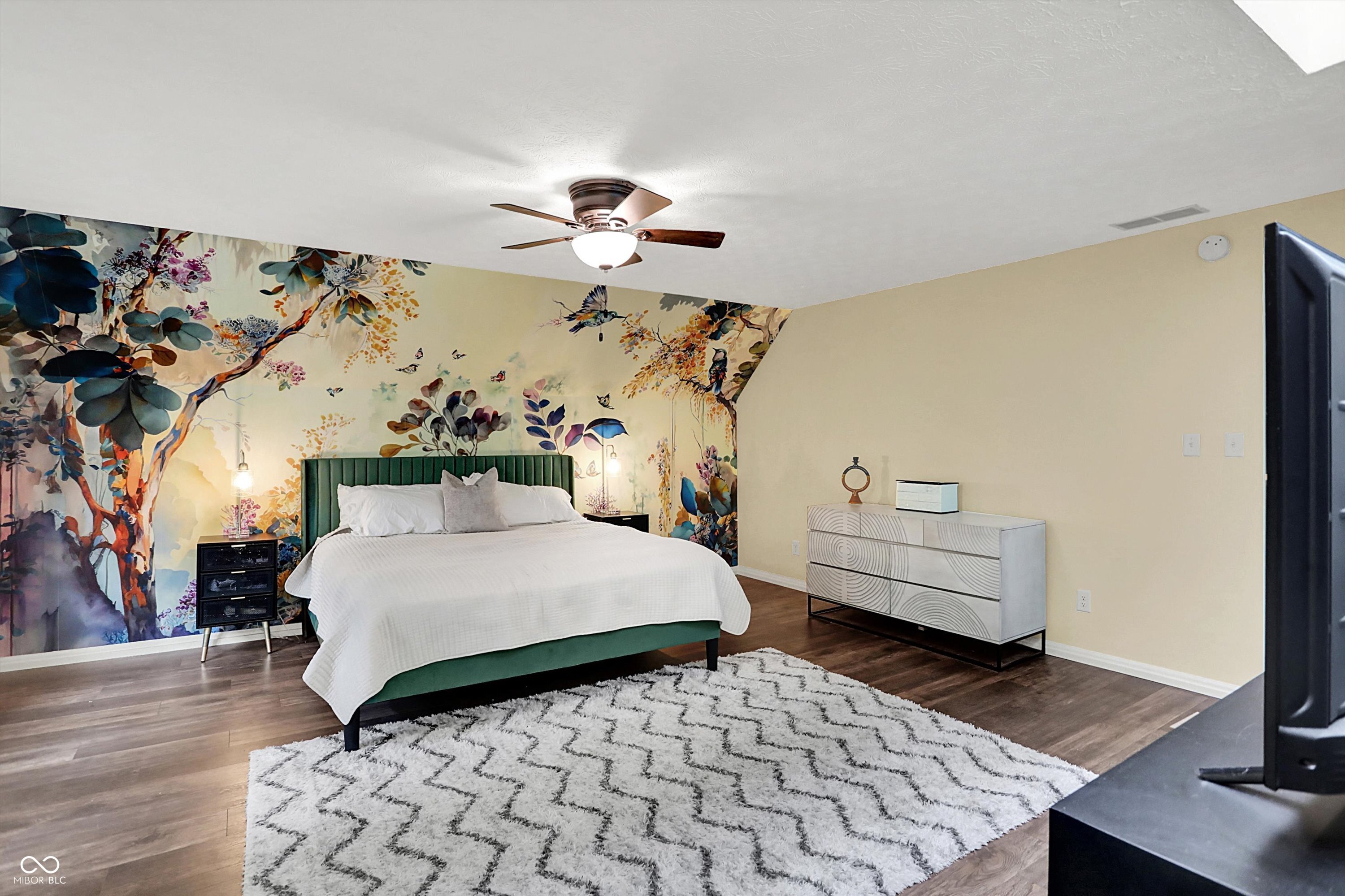 5091 Woodfield Drive