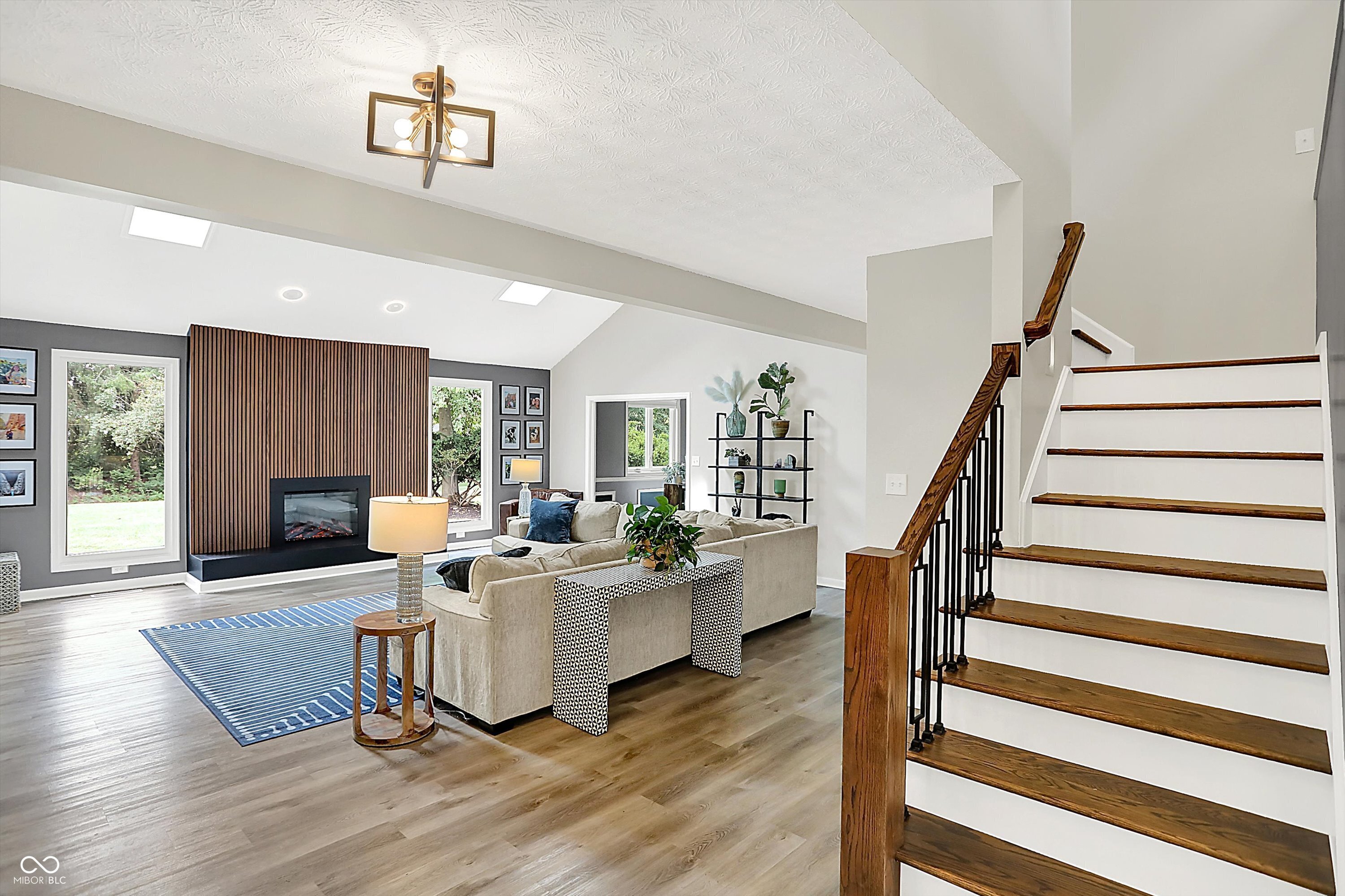 5091 Woodfield Drive