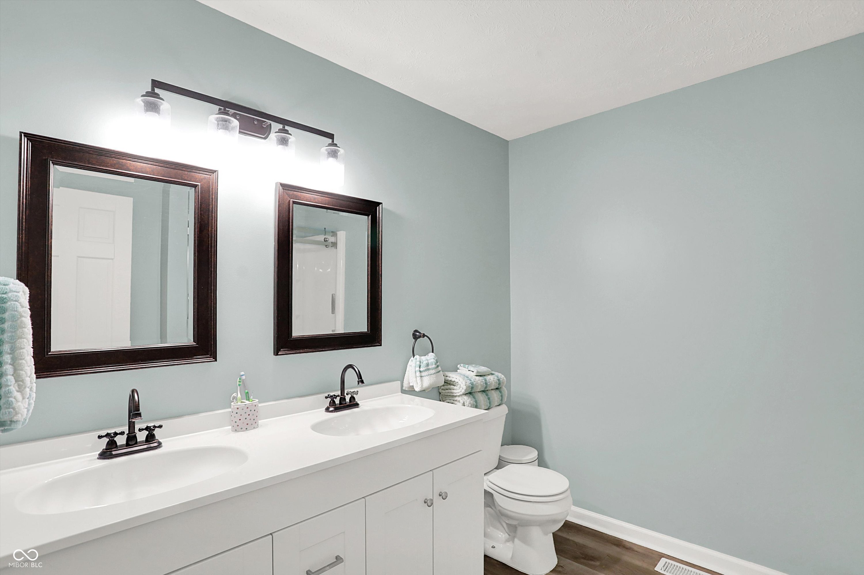 5091 Woodfield Drive