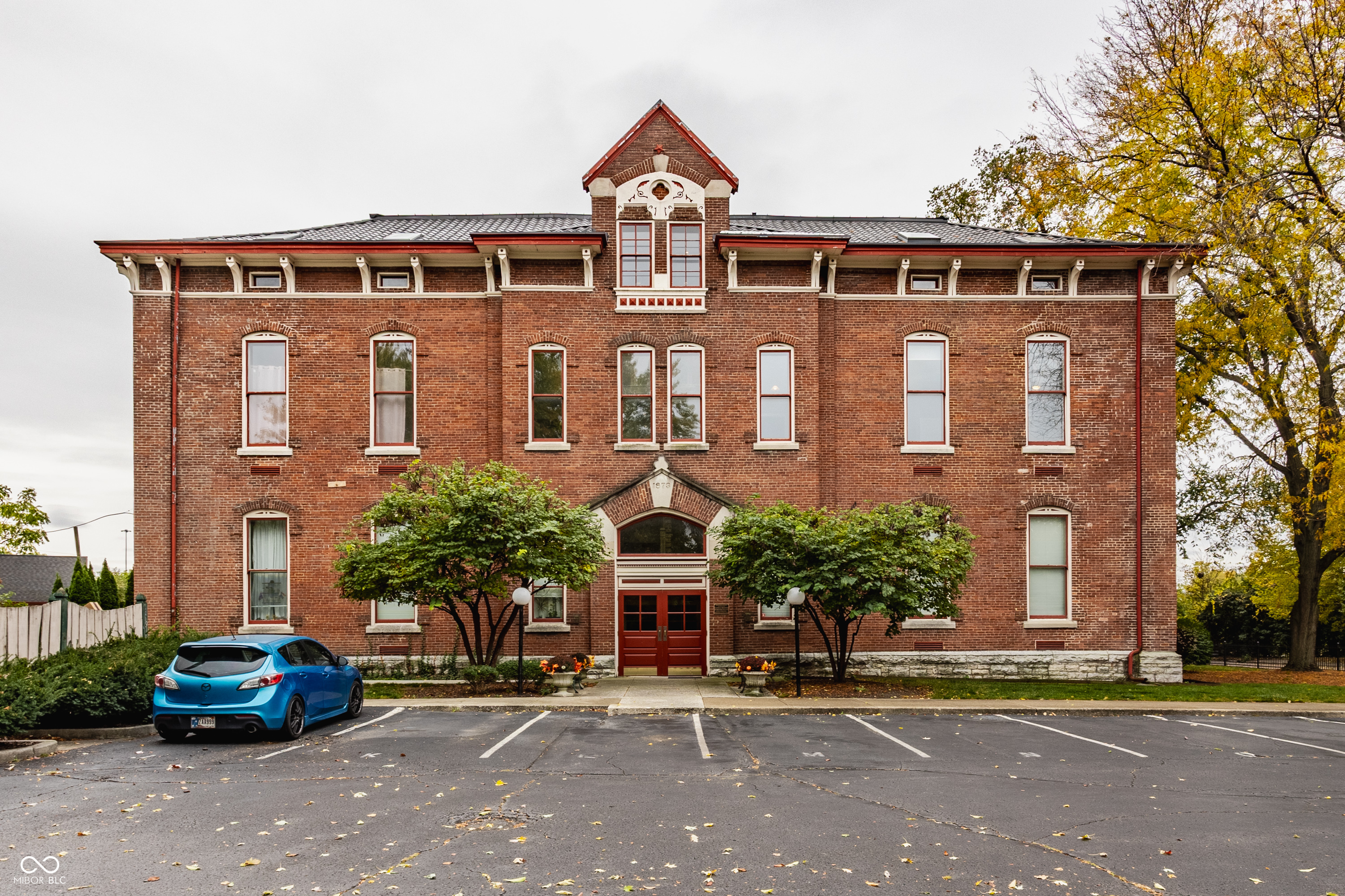 927 Noble Street Unit: 12
