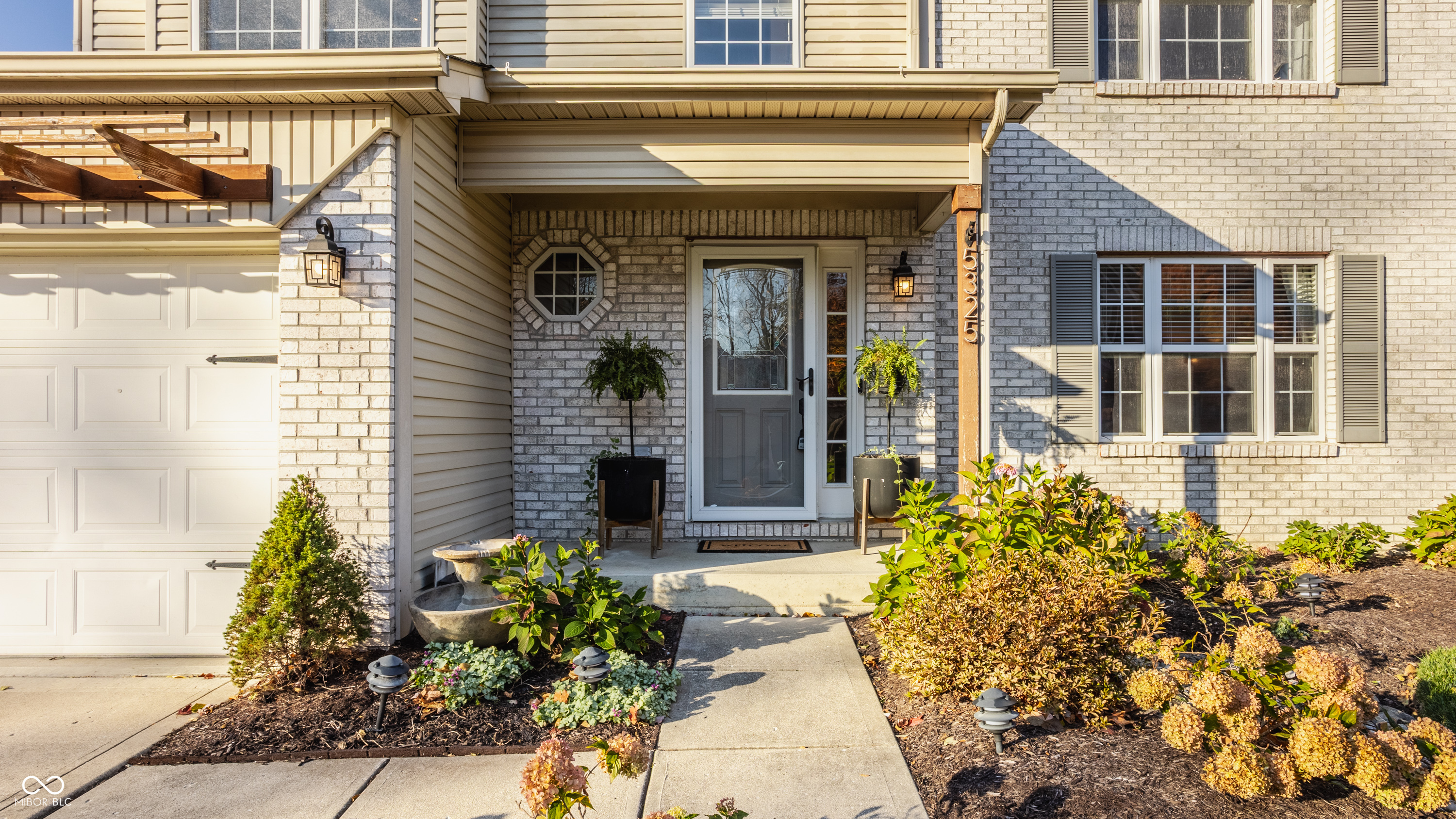 5325 Creekbend Drive