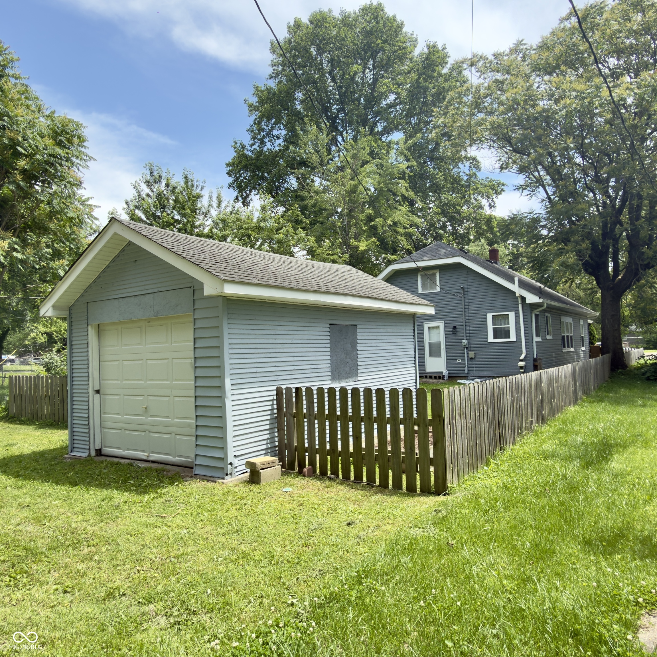 4350 Kingsley Drive