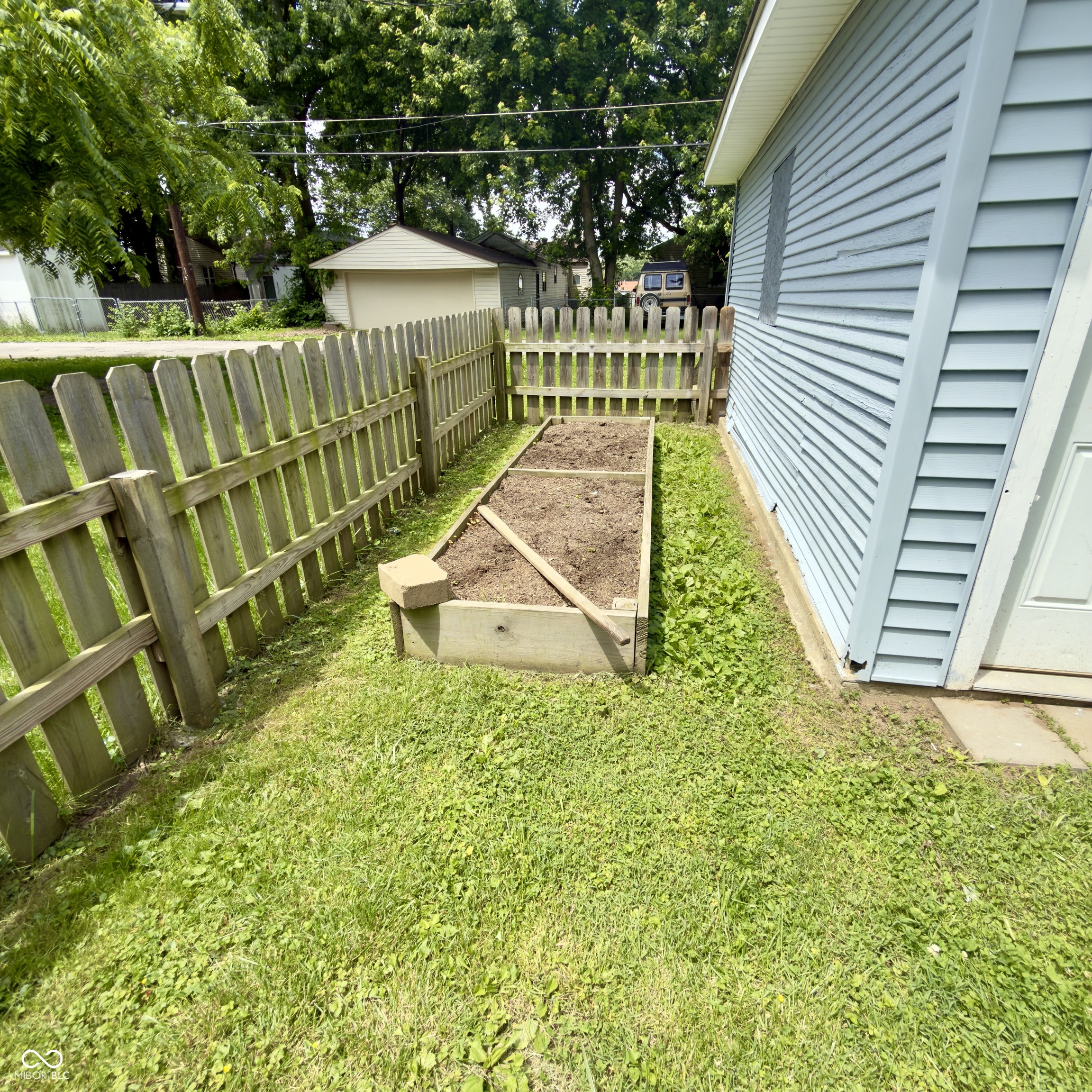 4350 Kingsley Drive
