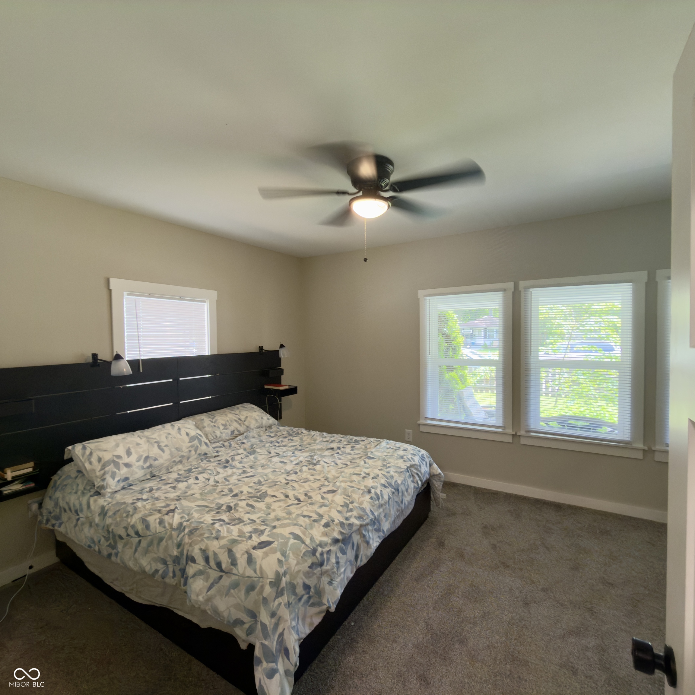 4350 Kingsley Drive