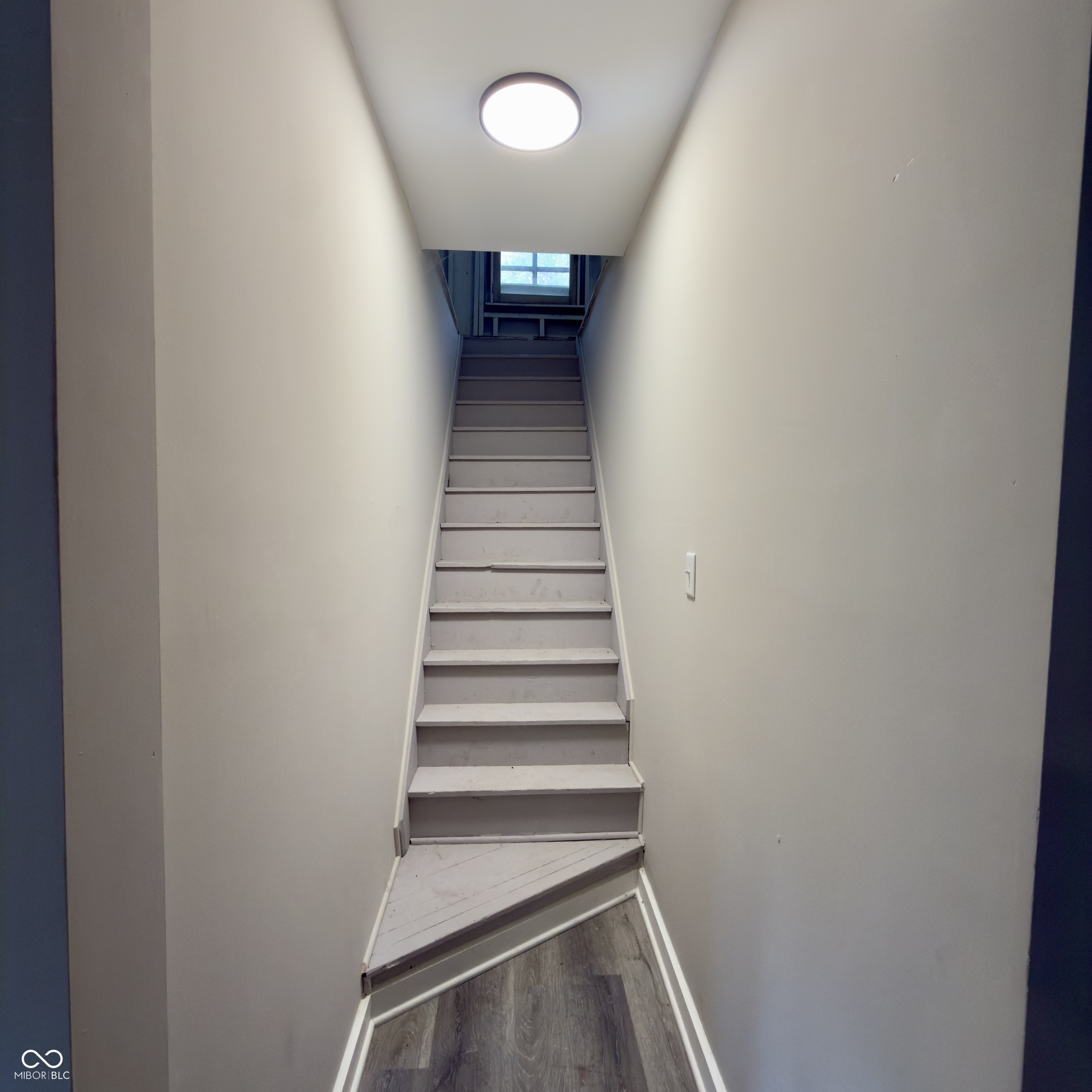 4350 Kingsley Drive