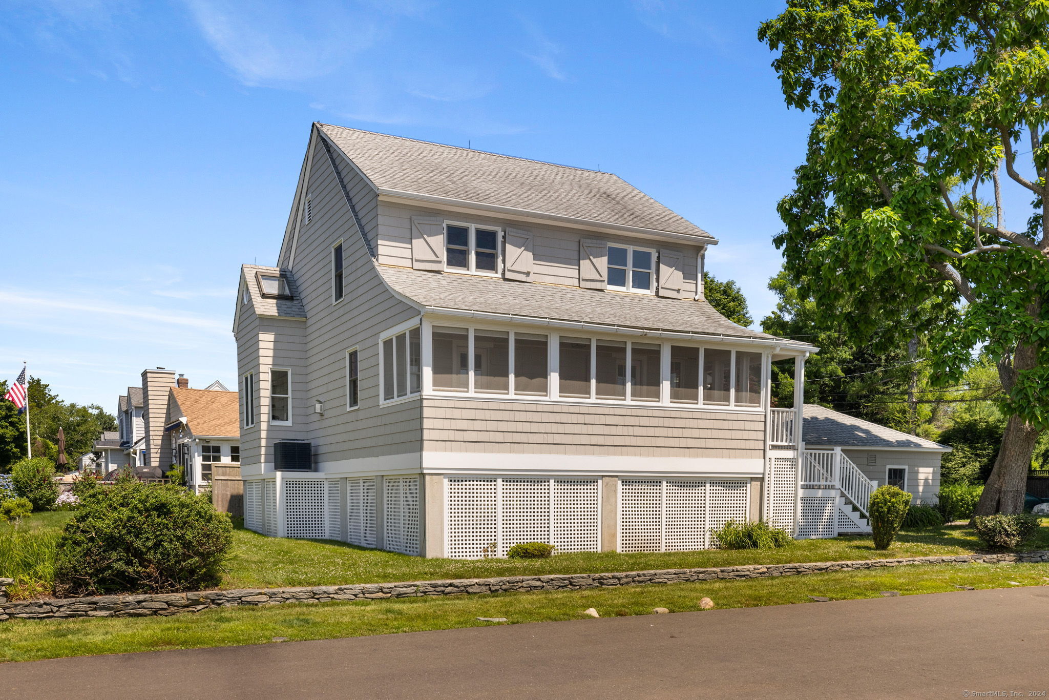 152 Overshores Drive East