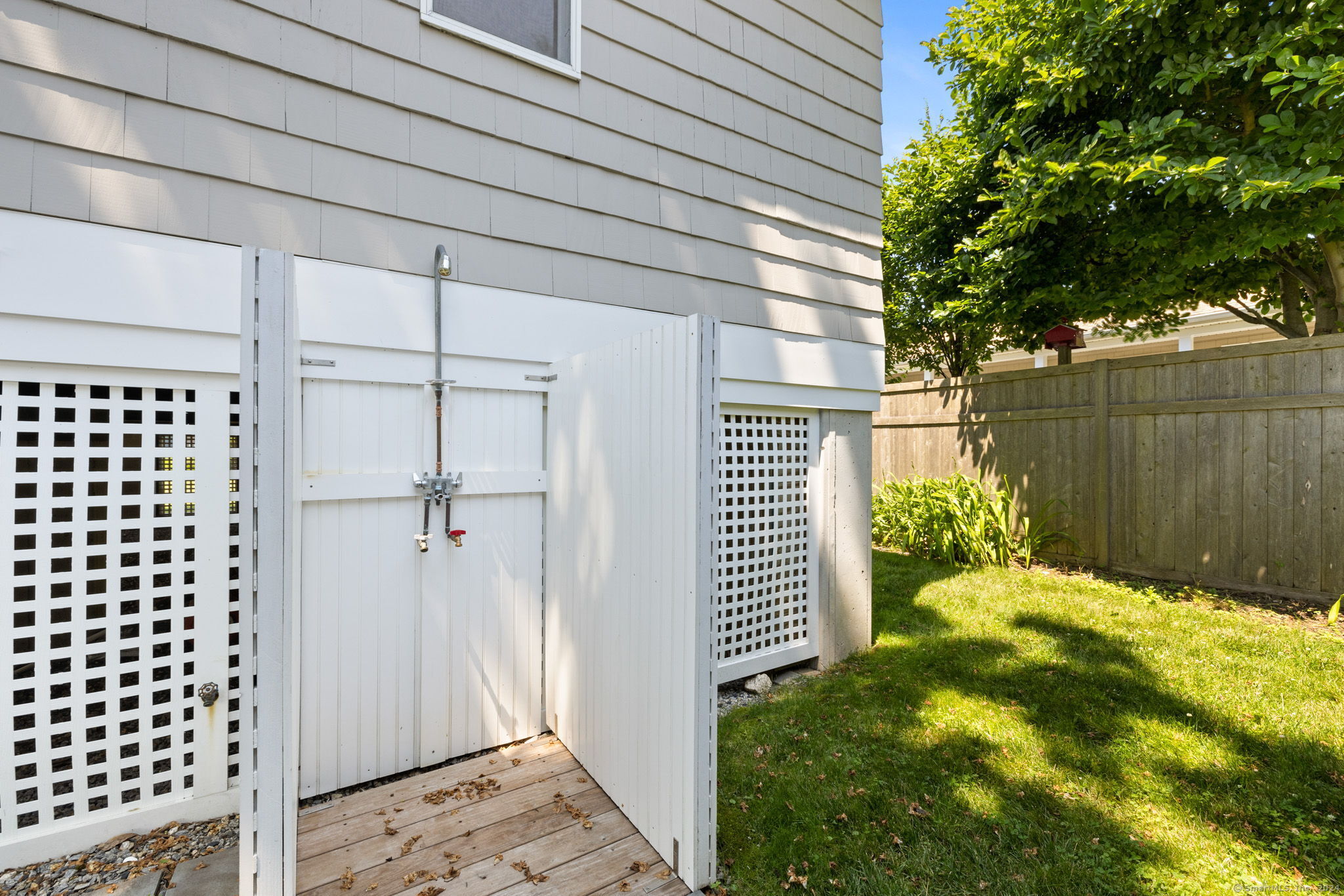 152 Overshores Drive East