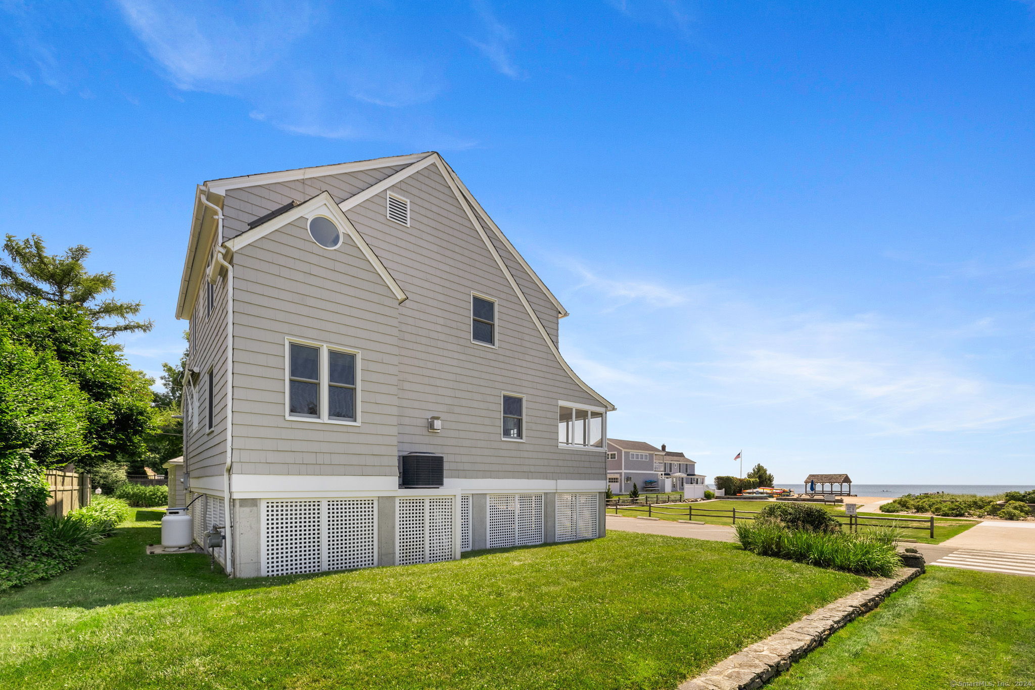 152 Overshores Drive East