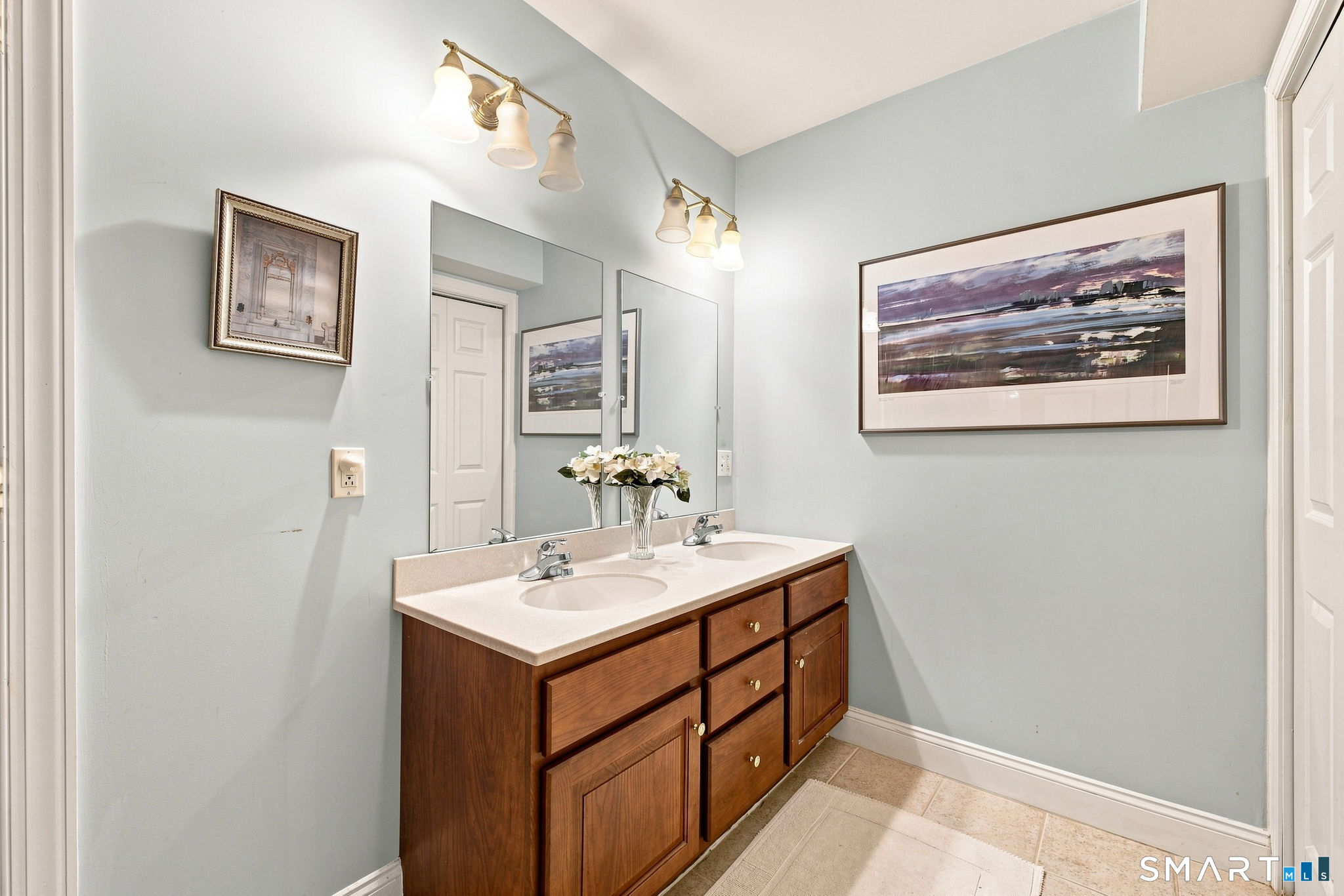 606 Congdon Street West Unit: 6