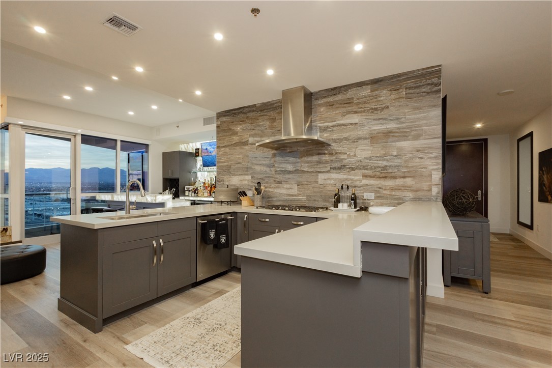4575 Dean Martin Drive 2400