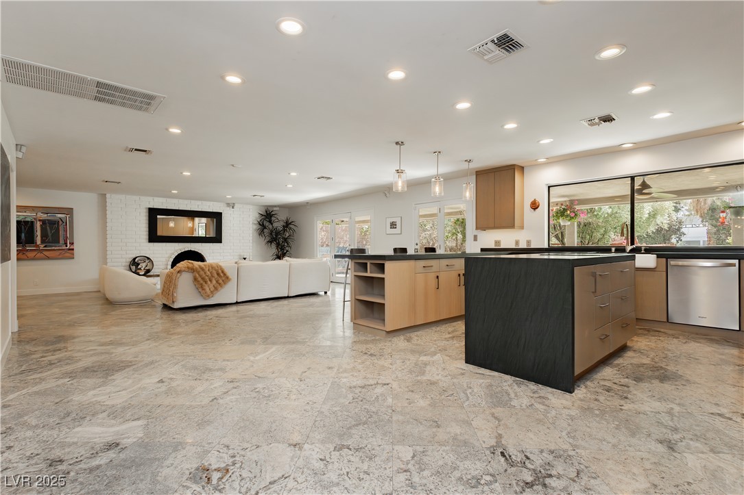 3007 La Mesa Drive