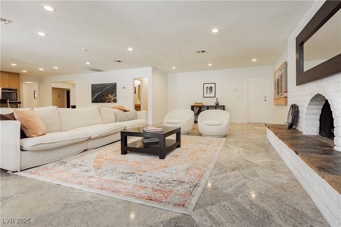 3007 La Mesa Drive