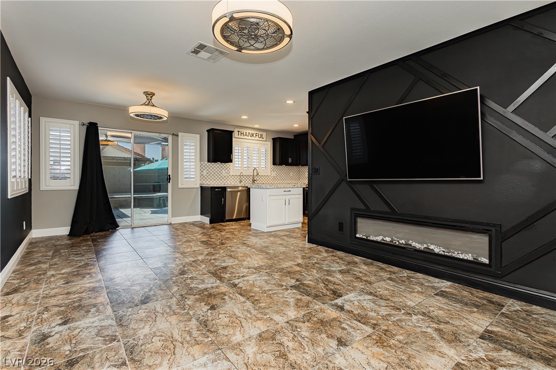 9039 Sandy Slate Way