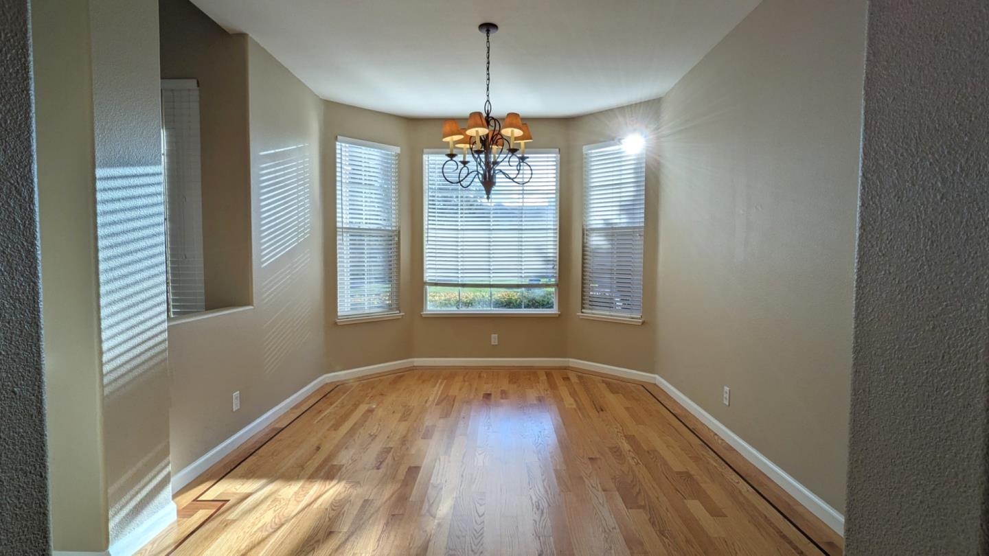 703 Lacewing LN