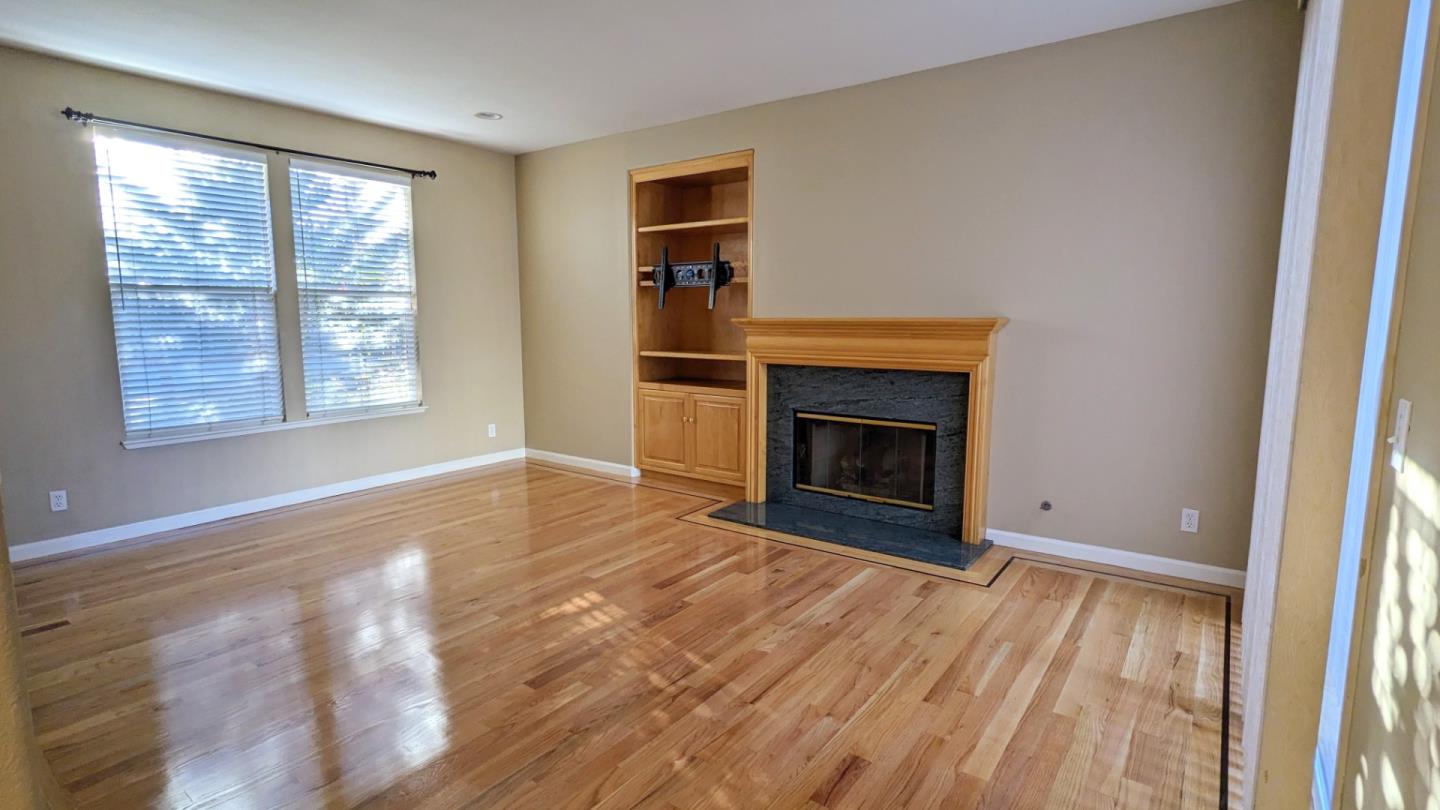 703 Lacewing LN
