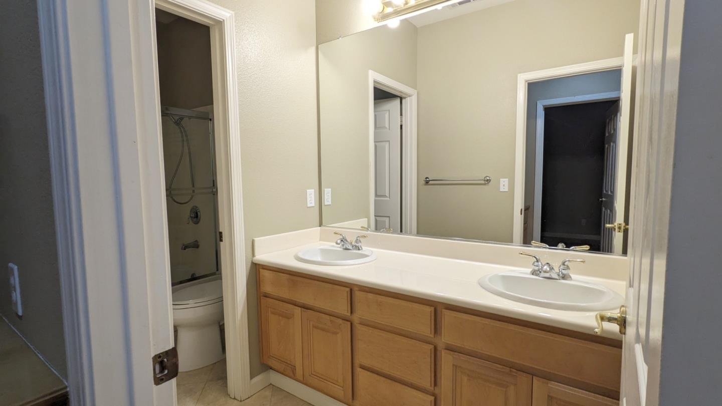 703 Lacewing LN