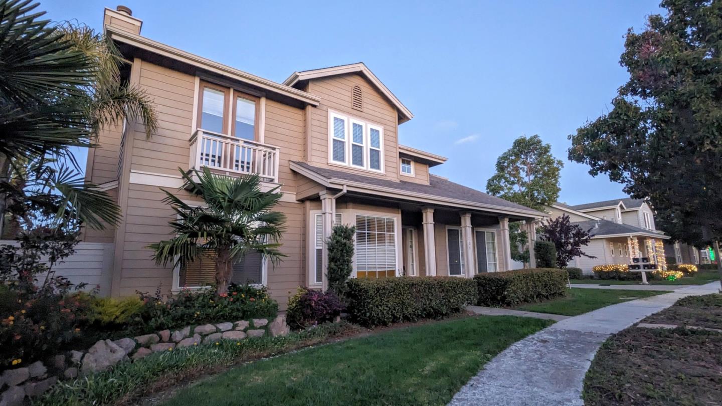 703 Lacewing LN