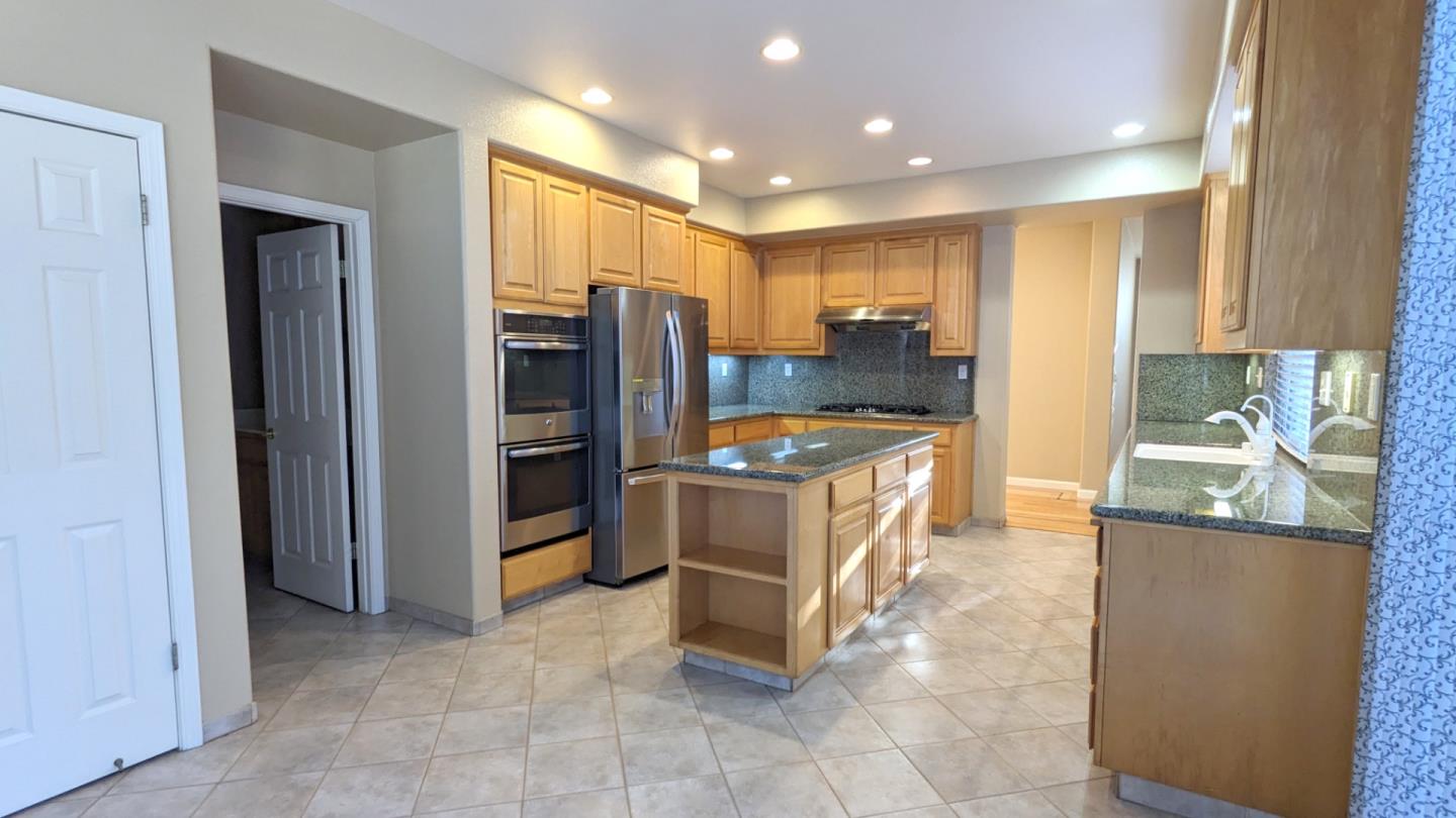 703 Lacewing LN