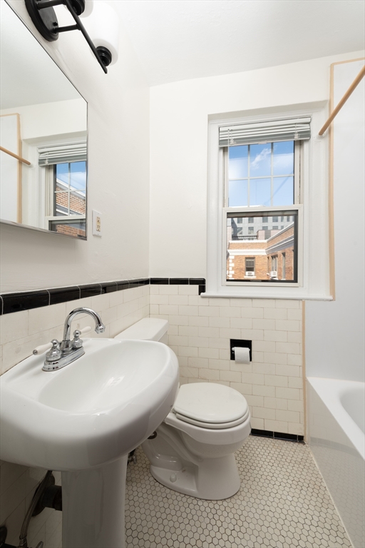 64 Queensberry Street # 401