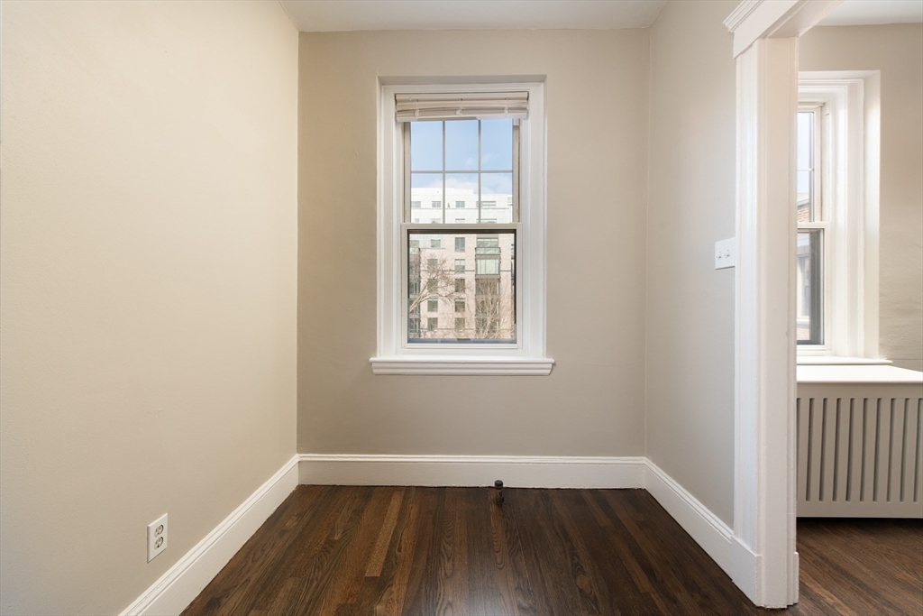 64 Queensberry Street # 401