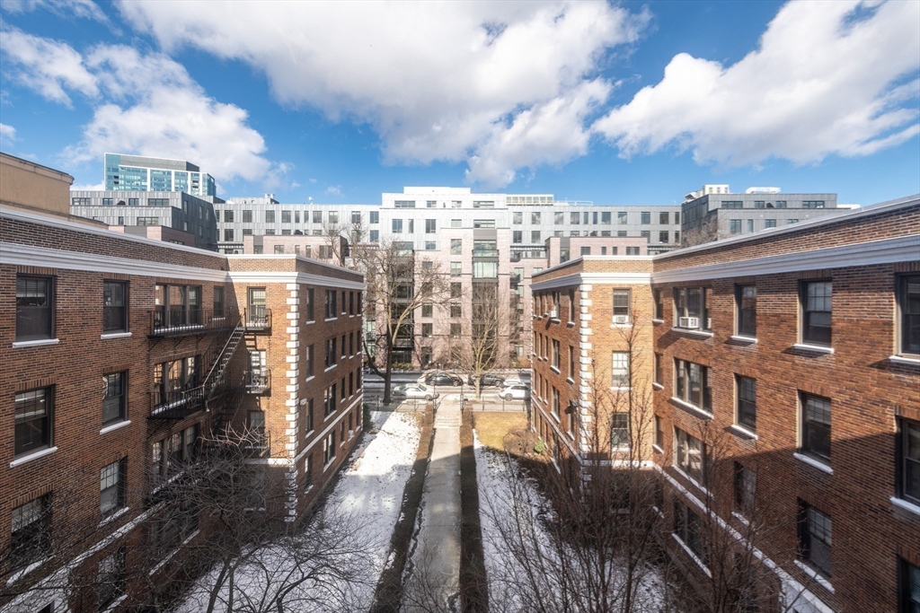 64 Queensberry Street # 401