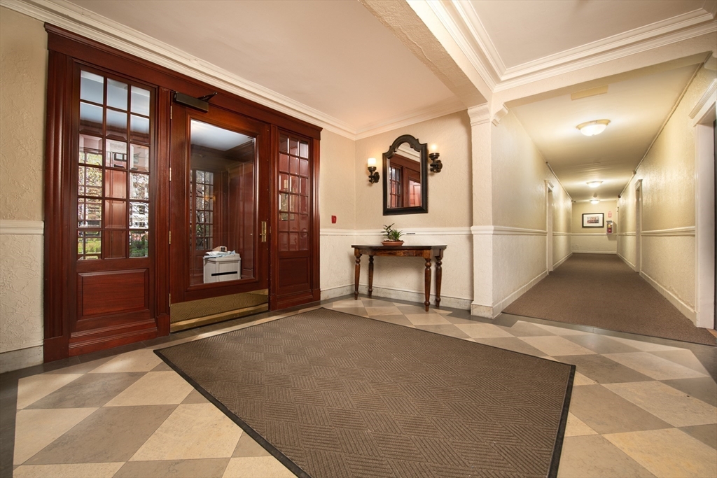 64 Queensberry Street # 401
