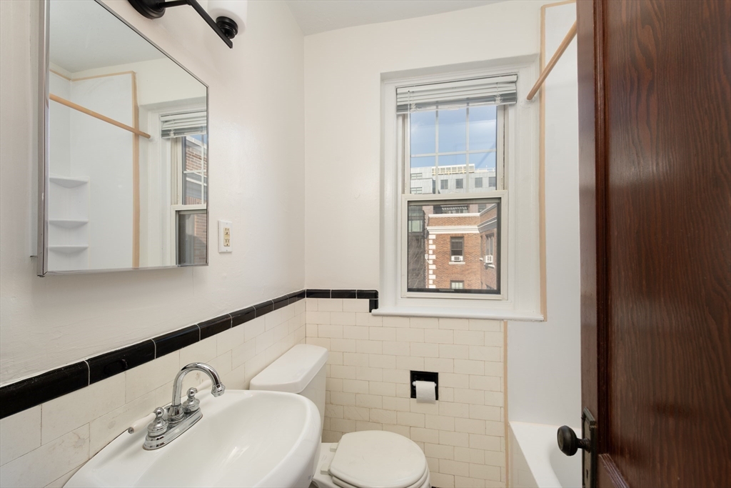 64 Queensberry Street # 401