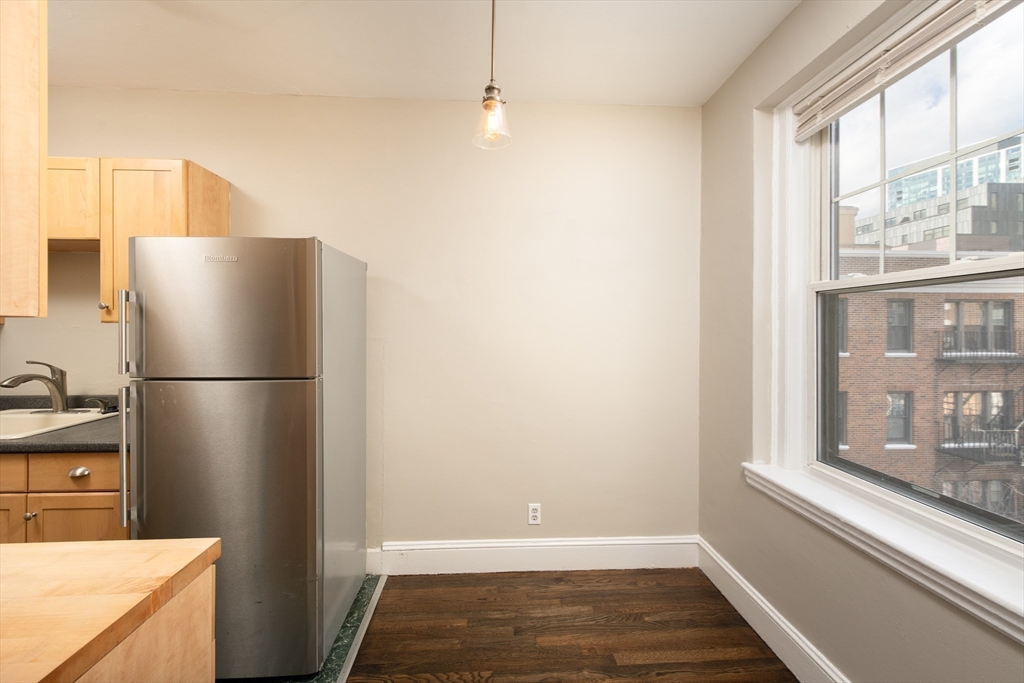 64 Queensberry Street # 401