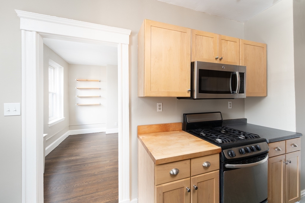 64 Queensberry Street # 401