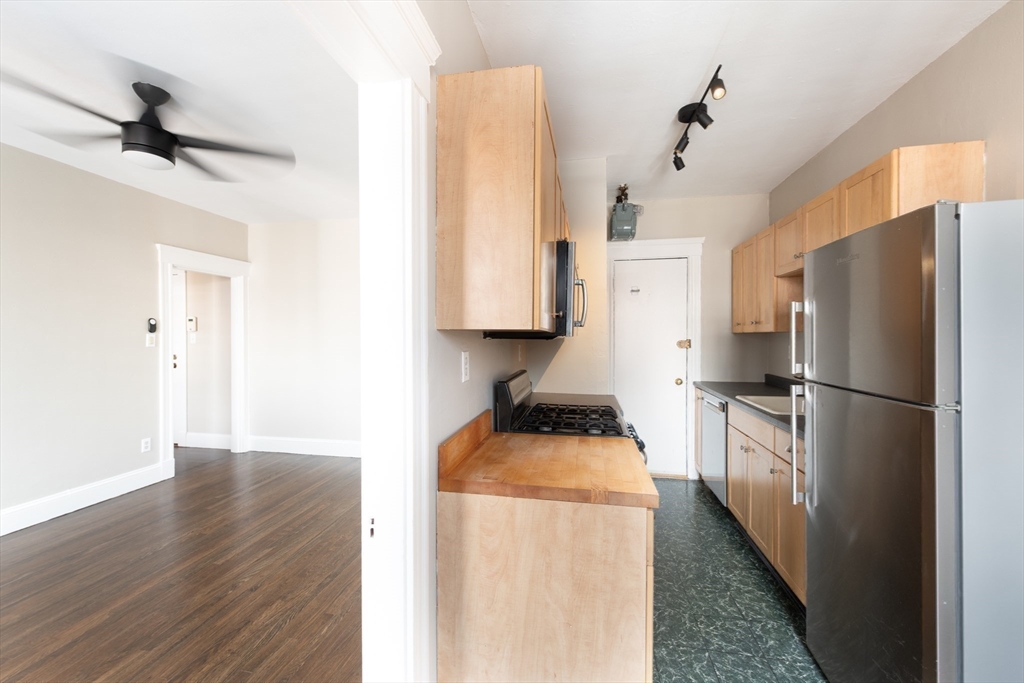 64 Queensberry Street # 401