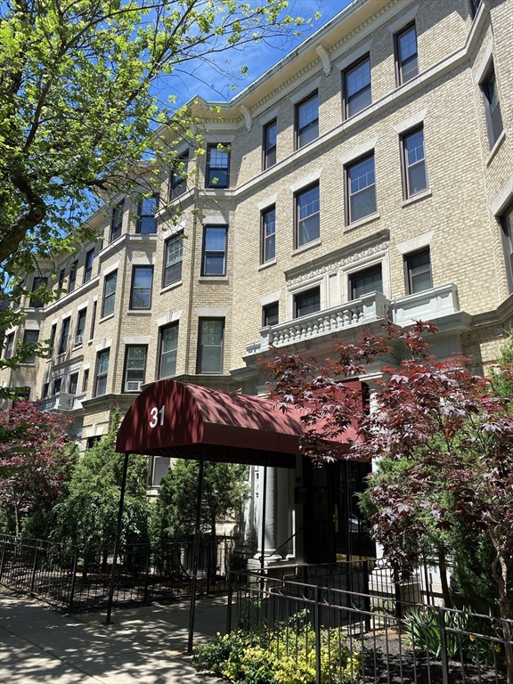 31 Queensberry St # 23