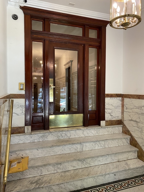 31 Queensberry St # 23