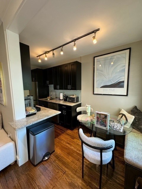 64 Queensberry Street # 201