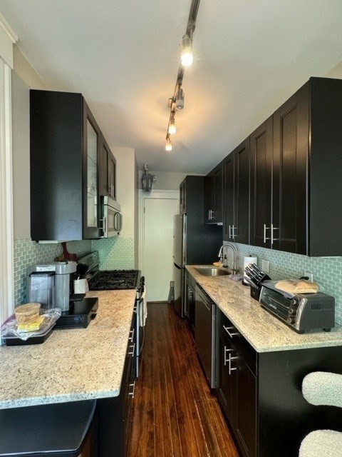 64 Queensberry Street # 201