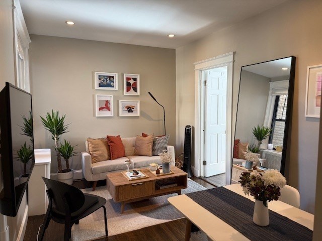 60 Queensberry Street # 19a