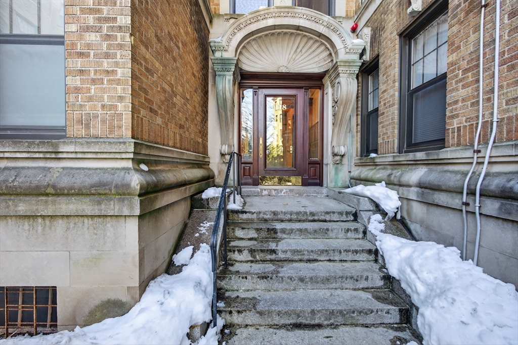 118 The Riverway # 29