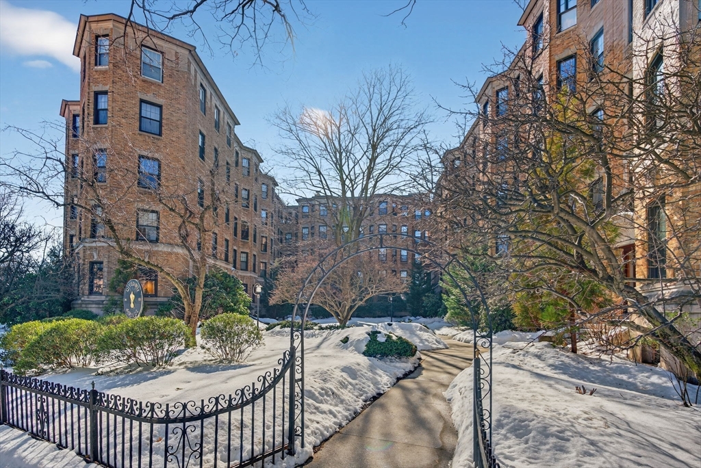 118 The Riverway # 29