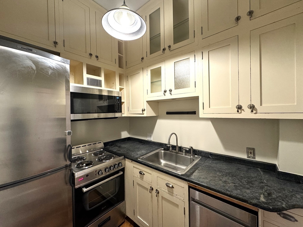 30 Peterborough Street # 27