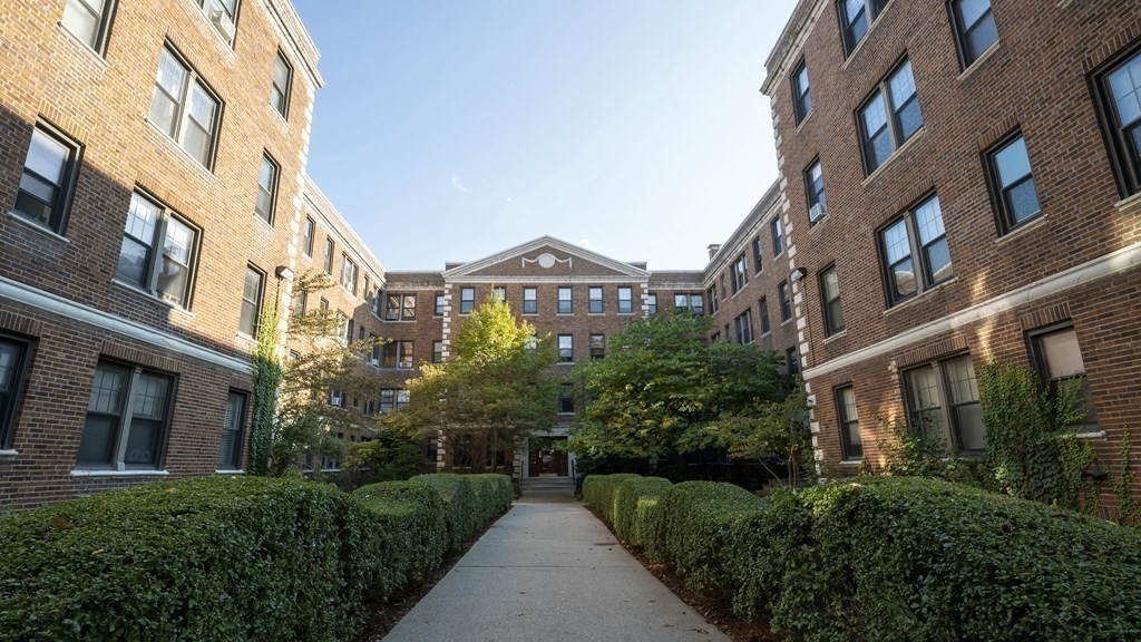 62 Queensberry Street # 405