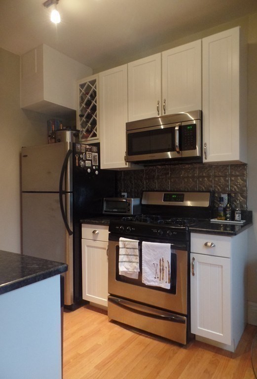 60 Queensberry Street # 1