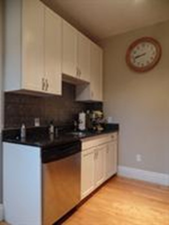 60 Queensberry Street # 1