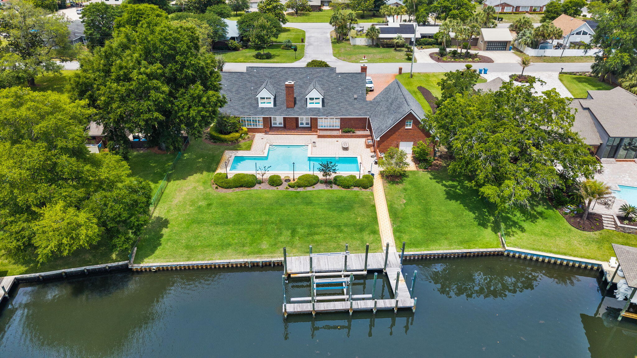 2806 Canal Drive