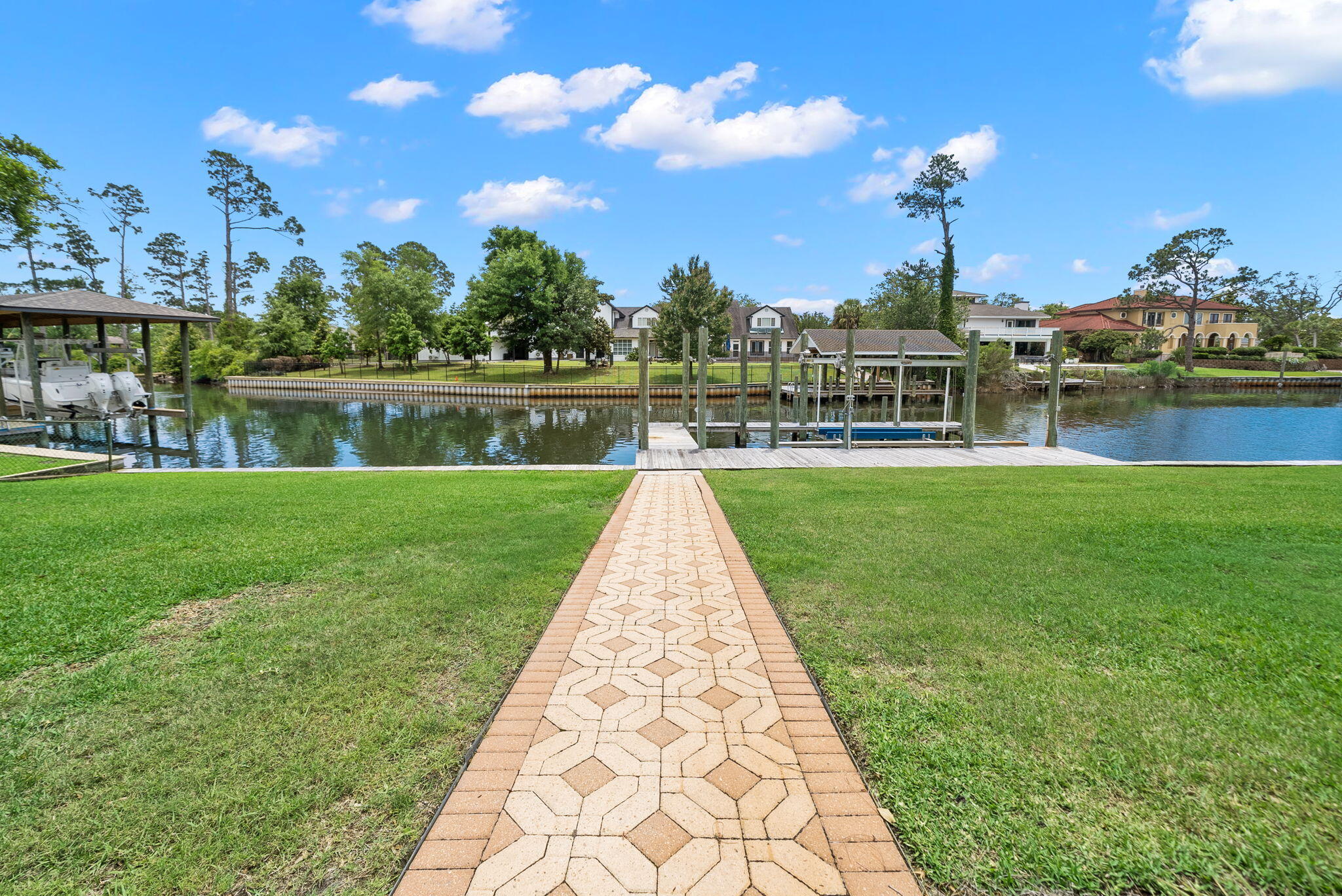 2806 Canal Drive