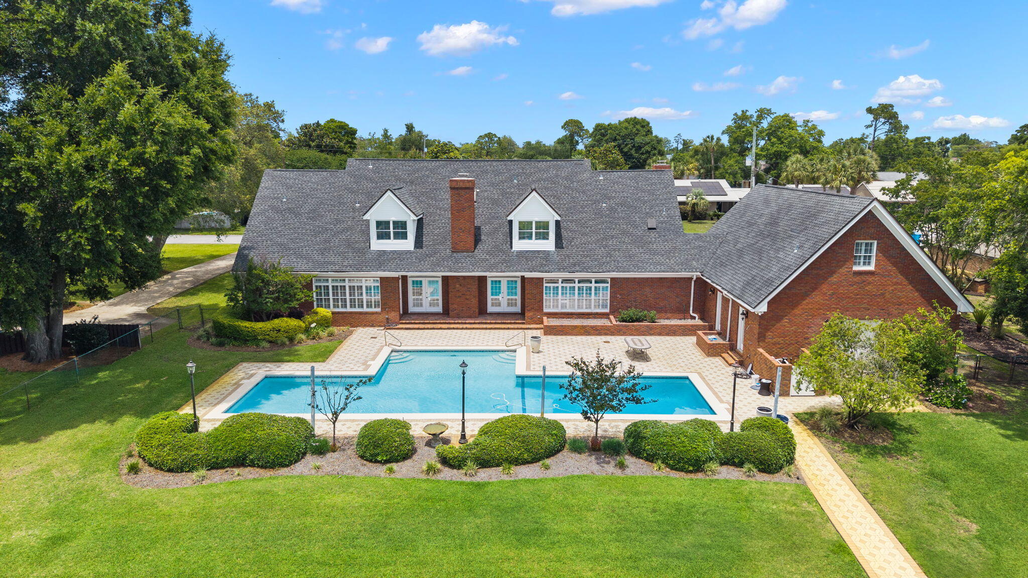 2806 Canal Drive