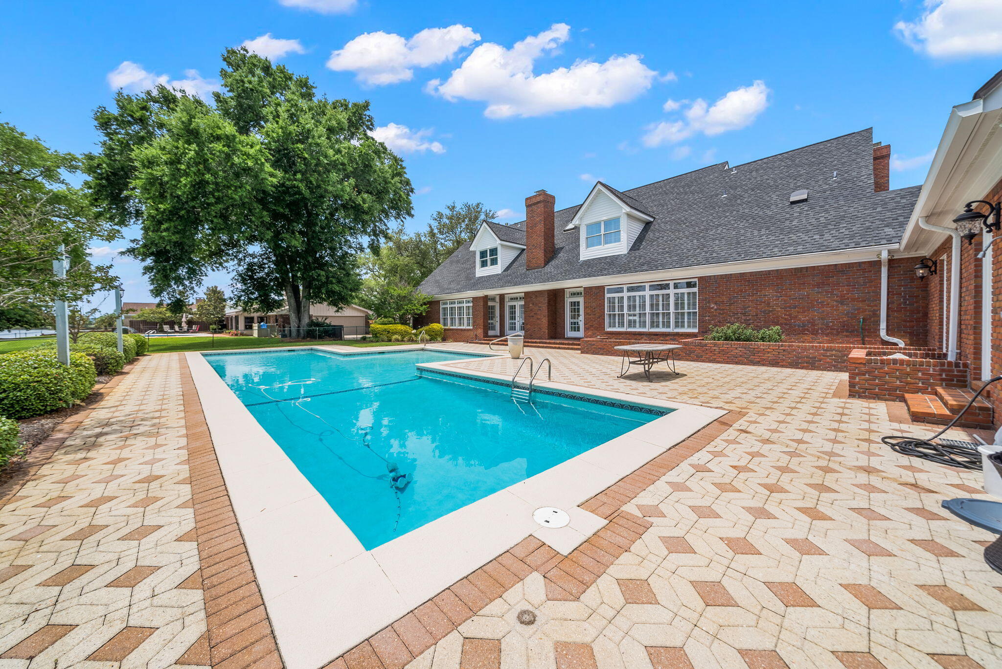 2806 Canal Drive